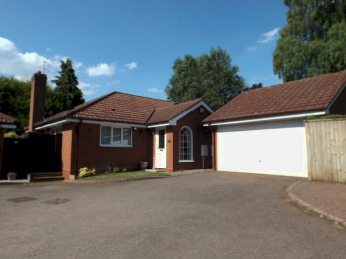 2 Bedroom Bungalow To Rent In Spies Lane, Halesowen, West Midlands, B62