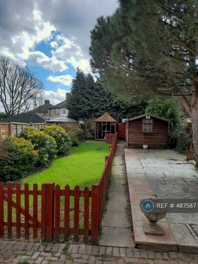 4 Bedroom Semi-Detached House To Rent In Lingfield Crescent, London, SE9