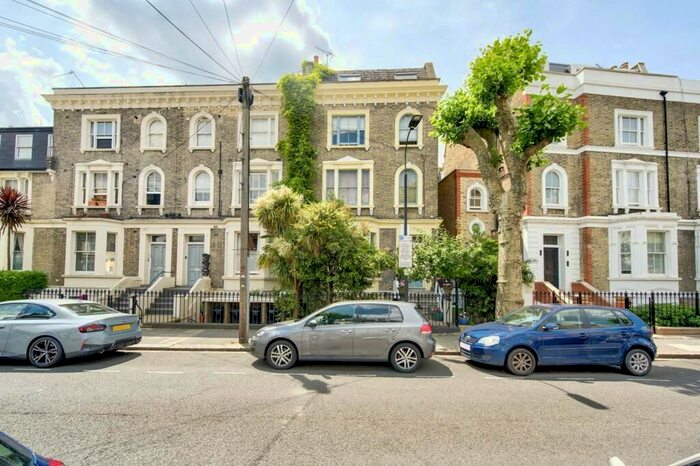 3 Bedroom Flat To Rent In Barclay Road, London, SW6