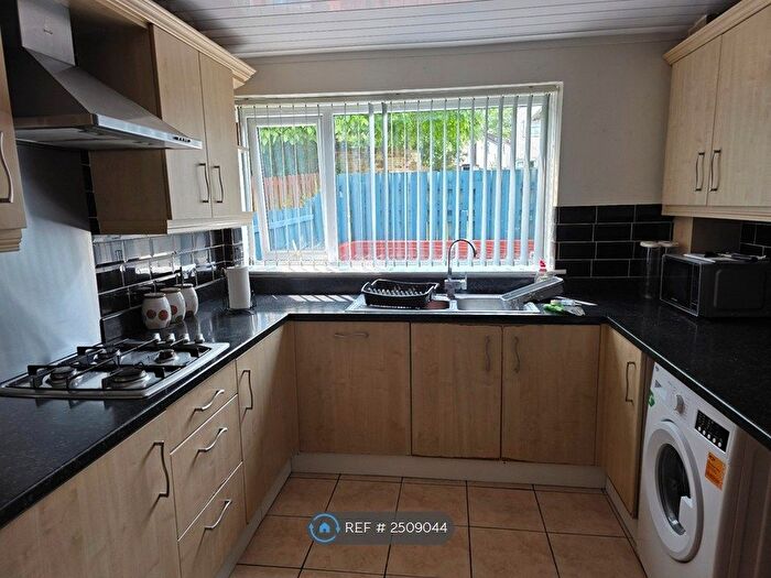 3 Bedroom Terraced House To Rent In Dulverton Grove, Leeds, LS11