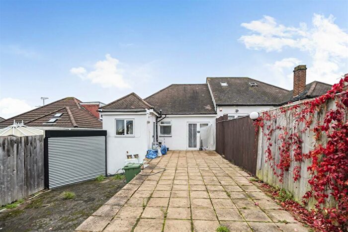 3 Bedroom Bungalow For Sale In Kinloch Drive, London, NW9