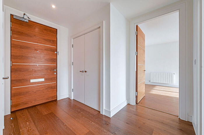 2 Bedroom Flat To Rent In Handley Drive, Kidbrooke, London, SE3