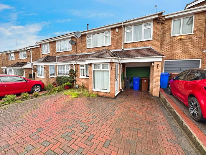 3 Bedroom Semi Detached House For Sale In Kestrel Way, Winshill, Burton-on-Trent, DE15