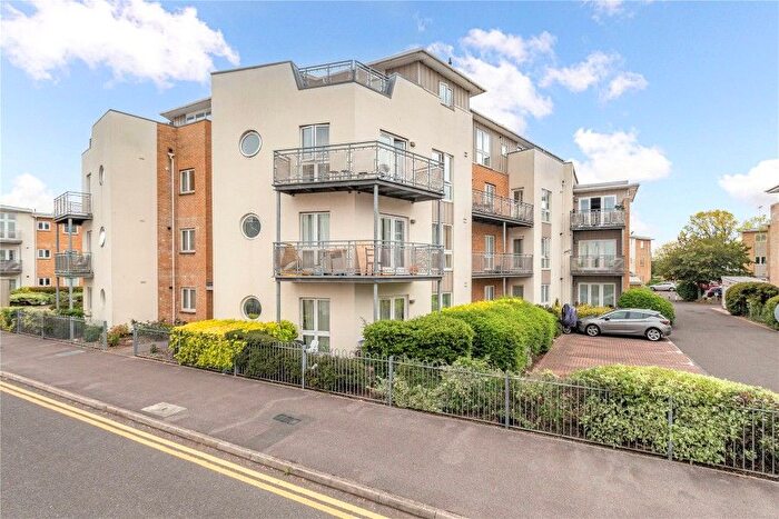 2 Bedroom Flat To Rent In Chertsey, Surrey, KT16
