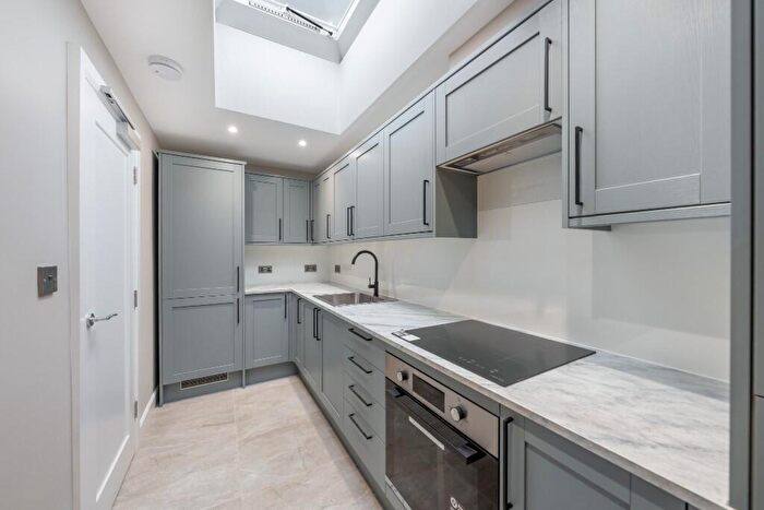 2 Bedroom Flat To Rent In The Hard, Portsmouth, Hampshire, *Private Balcony*, PO1