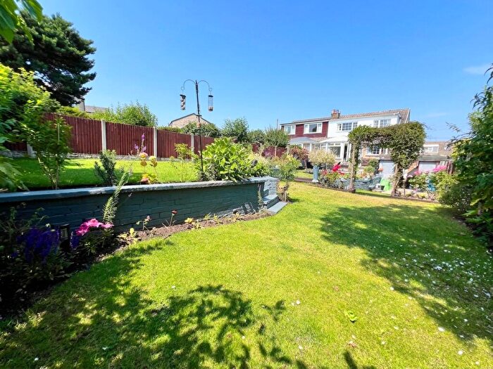 4 Bedroom Semi-Detached House For Sale In Shannon Road, Brighouse, HD6