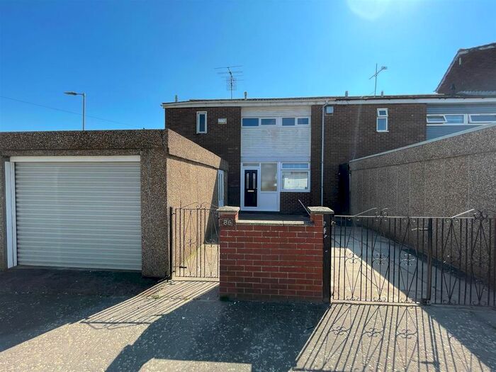 3 Bedroom Semi-Detached House To Rent In Dulverton Close, Bransholme, Hull, HU7