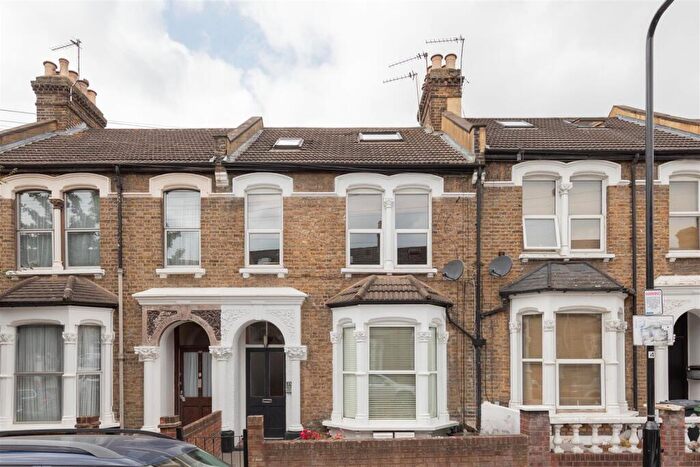 2 Bedroom Flat For Sale In Eastfield Road, Walthamstow, E17