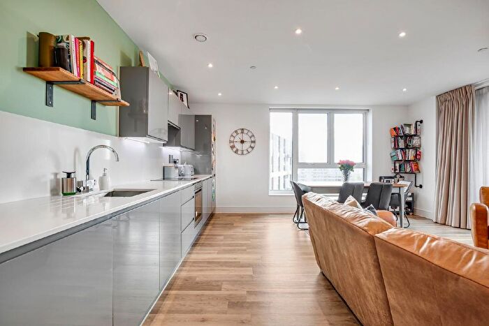 2 Bedroom Flat For Sale In Bridges Court Road, Battersea, London, SW11