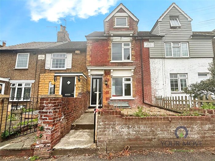 3 Bedroom Terraced House For Sale In Loose Road, Maidstone, Kent, ME15