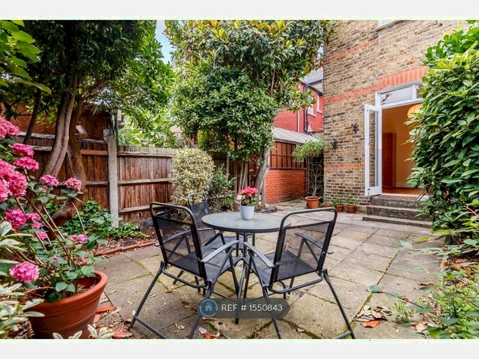 2 Bedroom Flat To Rent In Clapham South, London, SW12