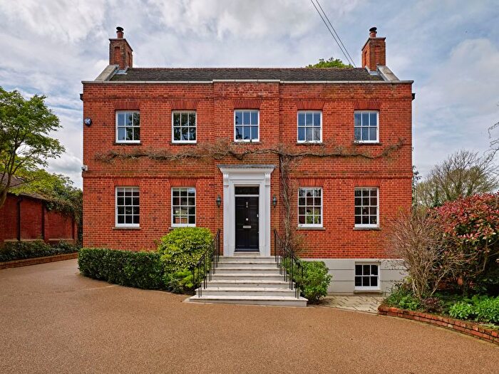 4 Bedroom Property For Sale In Ermine Street, Thundridge, Ware, SG12