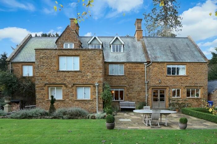 4 Bedroom Farm To Rent In Rectory Lane, Middleton Cheney, Banbury, OX17