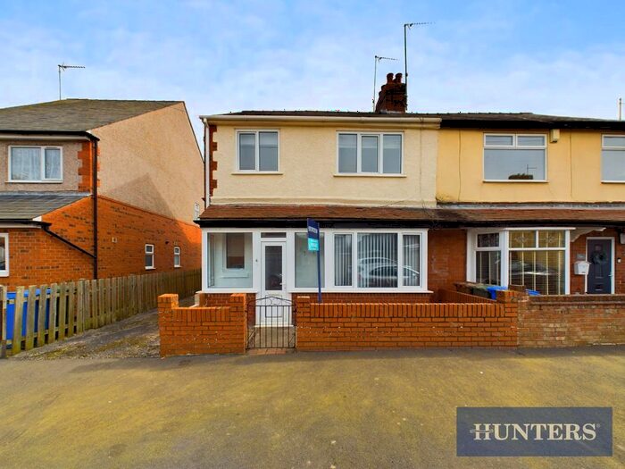 3 Bedroom Semi-Detached House To Rent In Ashbourne Avenue, Bridlington, YO16