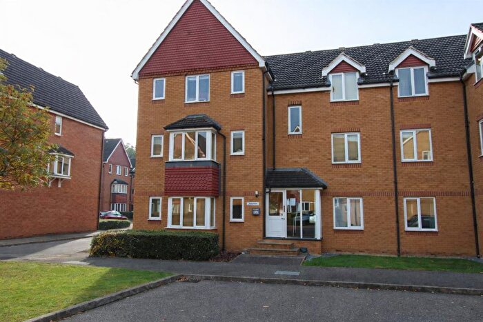 2 Bedroom Flat To Rent In Redoubt Close, Hitchin, Hertfordshire, SG4