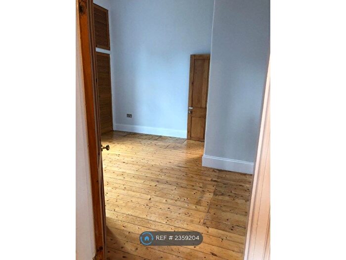 2 Bedroom Flat To Rent In Cartvale Road, Glasgow, G42