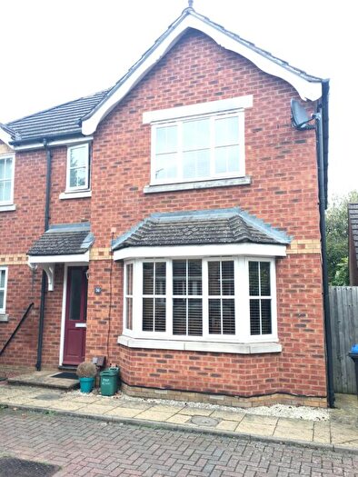4 Bedroom End Of Terrace House To Rent In Nightingale Shott, Egham, TW20