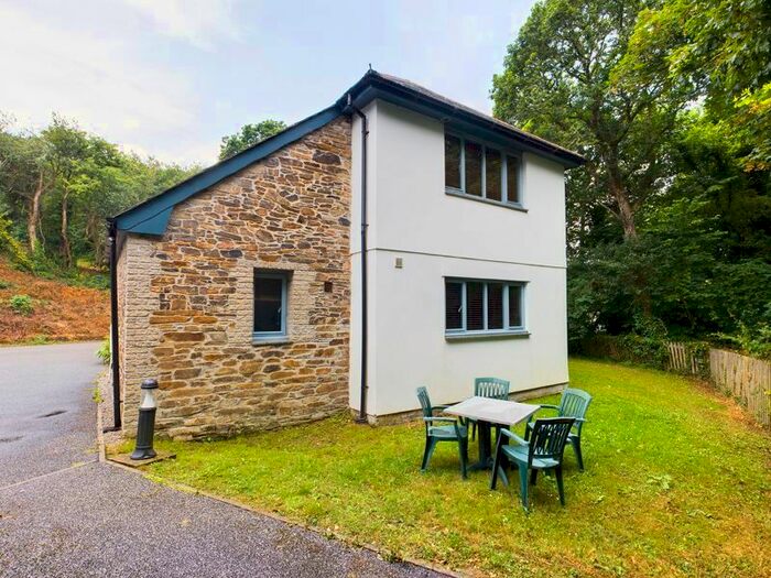 2 Bedroom Property For Sale In Carnon Downs, Truro - Delightful Cottage, TR3