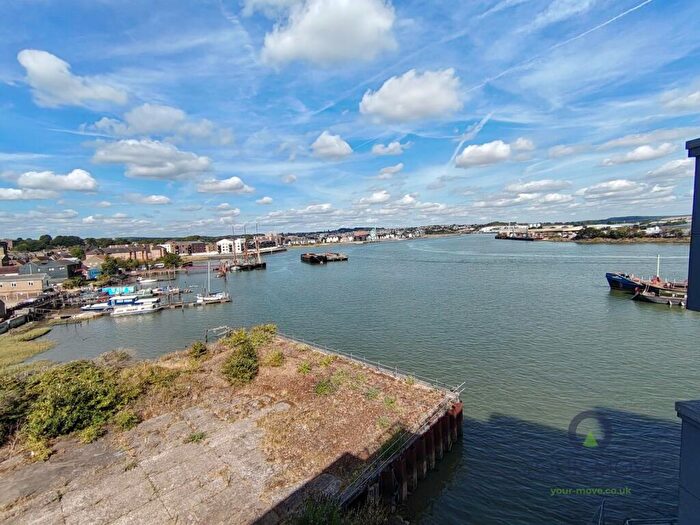 1 Bedroom Flat For Sale In High Street, Chatham, Kent, ME4