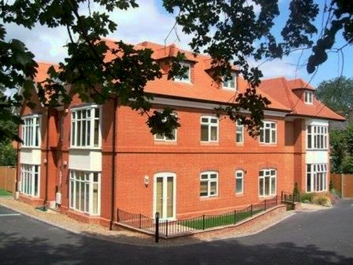 2 Bedroom Flat To Rent In Egham Hill, Englefield Green, Egham, TW20