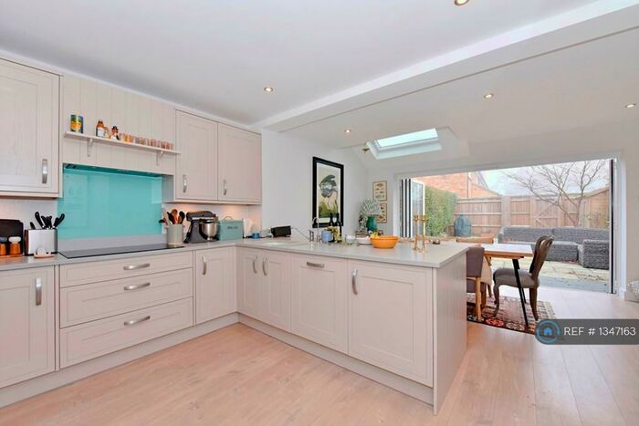 3 Bedroom End Of Terrace House To Rent In Horseshoe Crescent, Beaconsfield, HP9