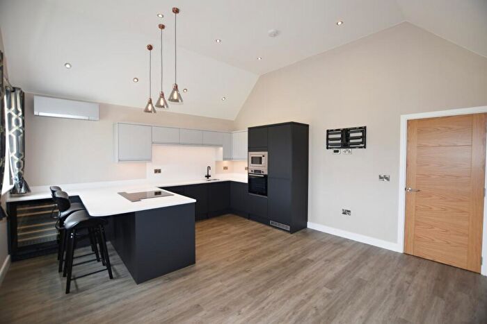 2 Bedroom Apartment To Rent In Gedling Road, Arnold, Nottingham, NG5