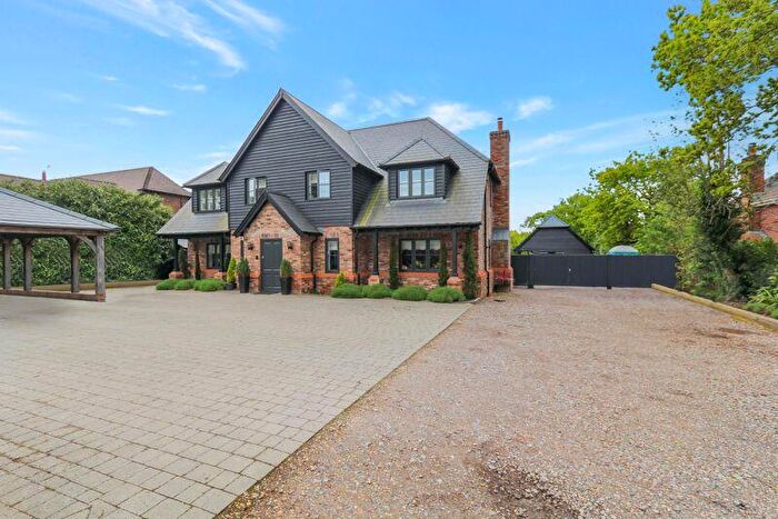 4 Bedroom Detached House For Sale In Lee Ground, Fareham, PO15