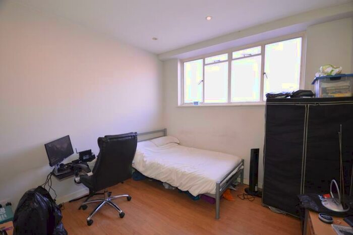 2 Bedroom Flat To Rent In Kempton Road, East Ham, London, E6