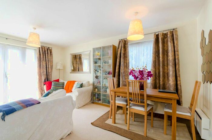 2 Bedroom Flat To Rent In Carlisle Close, Kingston, Kingston Upon Thames, KT2