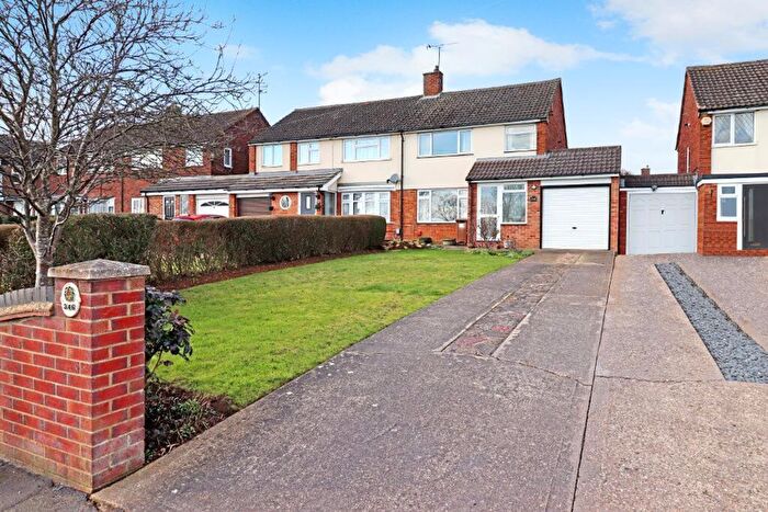 3 Bedroom Semi-Detached House For Sale In Icknield Way, Luton, LU3