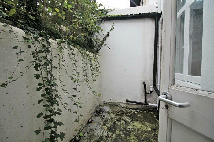 2 Bedroom Apartment To Rent In Old Shoreham Road, Brighton, BN1