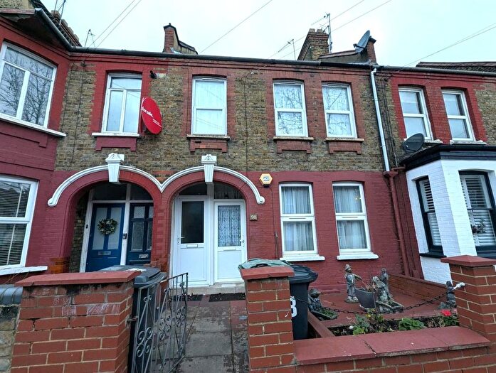 1 Bedroom Flat To Rent In Kettlebaston Road, London, E10