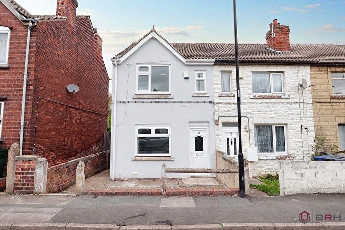 3 Bedroom End Of Terrace House For Sale In Staveley Street, Doncaster, DN12