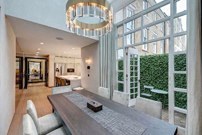 5 Bedroom Town House For Sale In Lindsay Square, London, SW1V