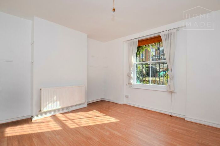 3 Bedroom Flat To Rent In Sandringham Road, Dalston, E8