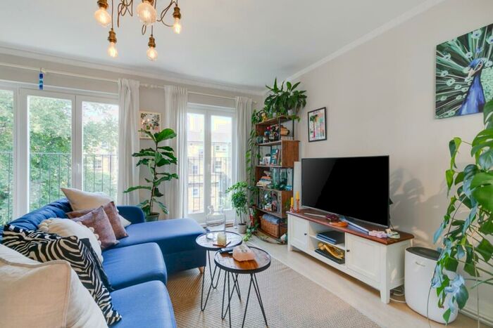 1 Bedroom Flat To Rent In Navarino Road London, E8