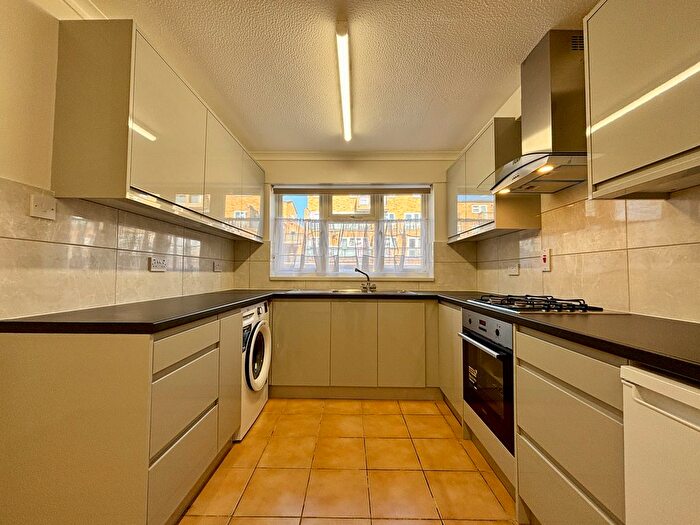 3 Bedroom Property To Rent In Bredhurst Close, London, SE20
