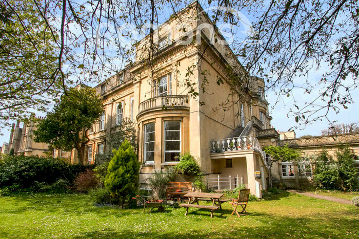 2 Bedroom Apartment To Rent In Clifton Park, Bristol, BS8