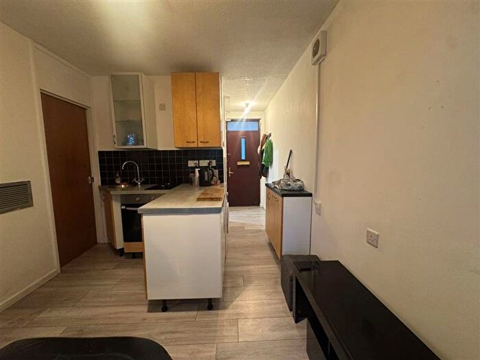 1 Bedroom Flat To Rent In Hodister Close, London, SE5