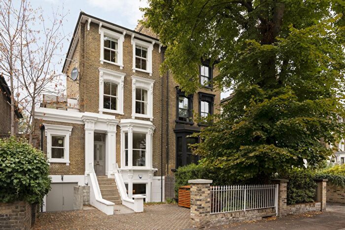 5 Bedroom Semi Detached House For Sale In Navarino Road, London, E8