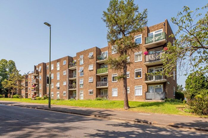 2 Bedroom Apartment For Sale In Willow Road, Wallington, SM6