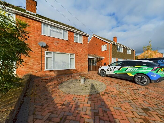 3 Bedroom Property To Rent In Bramley Road, Tewkesbury, GL20