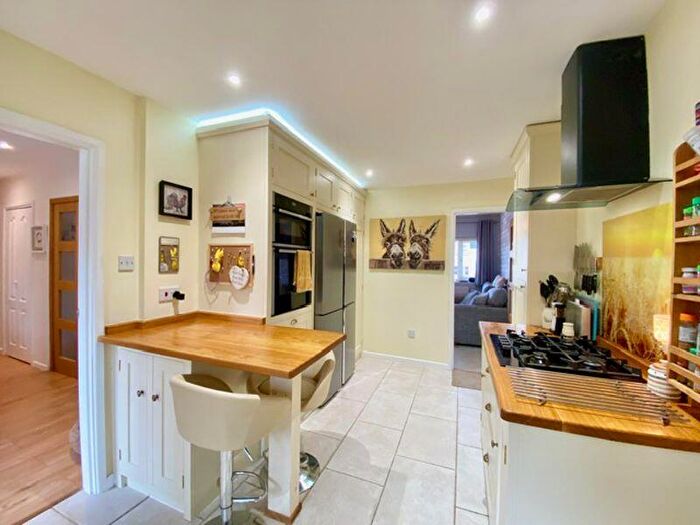 3 Bedroom Detached Bungalow For Sale In Stunning And Spacious Bungalow - Excellent Location, NG33