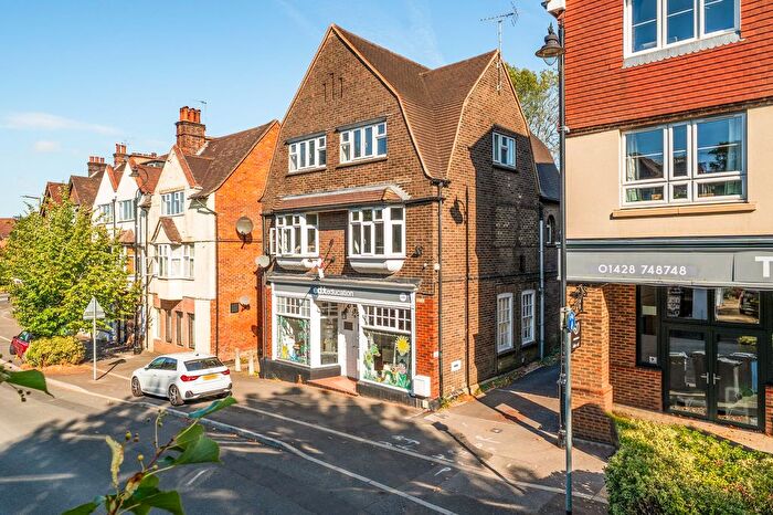 2 Bedroom Flat To Rent In London Road, Hindhead, GU26