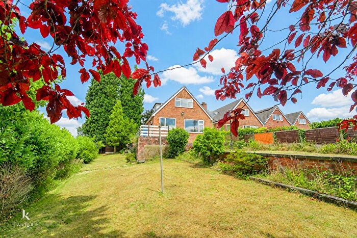 3 Bedroom Detached House For Sale In Broomfield, Swinton, Manchester, M27