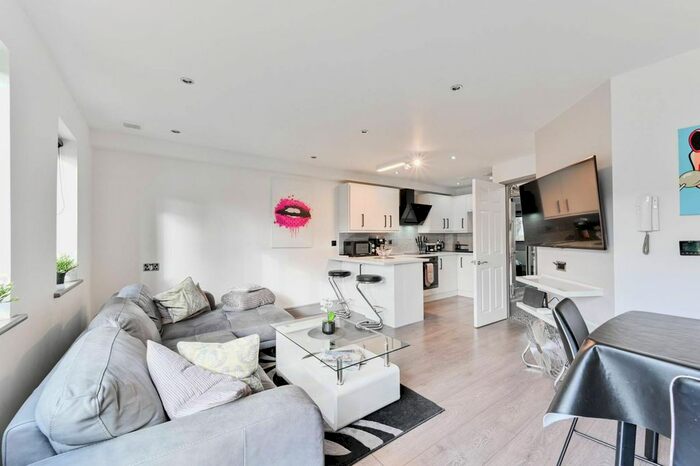 1 Bedroom Flat To Rent In Verulam Avenue, Walthamstow, London, E17