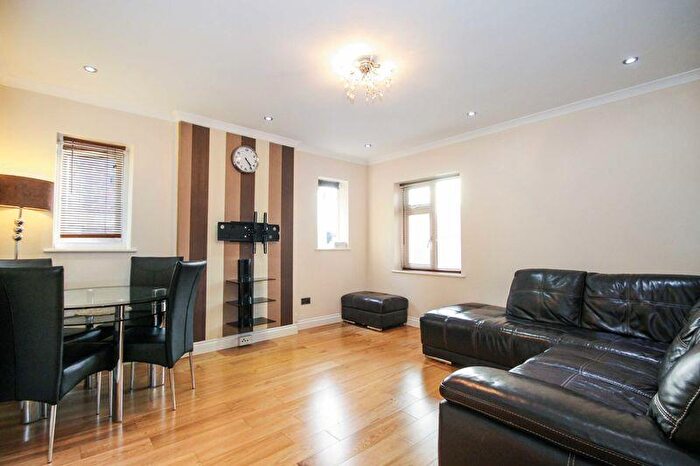 2 Bedroom Flat To Rent In Kenton Lane, Harrow, HA3