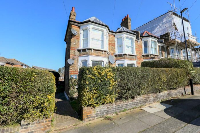 2 Bedroom Flat To Rent In Mount Pleasant Road, Hither Green, London, SE13
