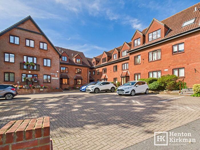 1 Bedroom Flat For Sale In Sawyers Court, Brentwood, CM15