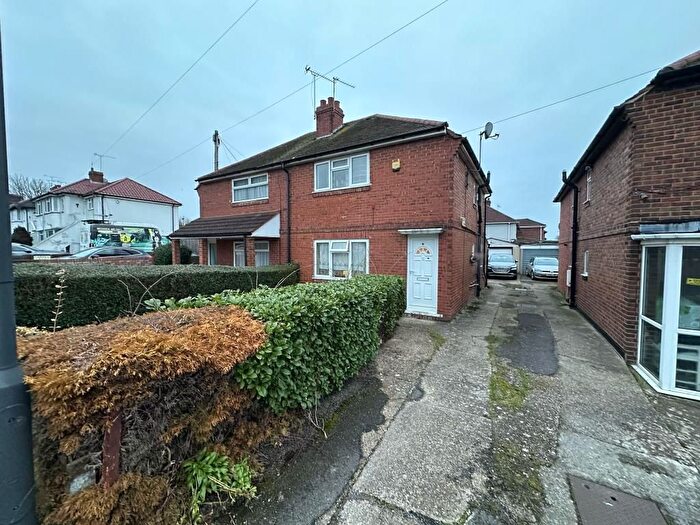 3 Bedroom Semi-Detached House To Rent In Slough, Berkshire, SL2